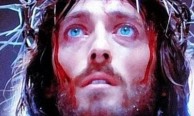 Κόκκινος... διάβολος ο «Ιησούς από τη Ναζαρέτ»! (photos)