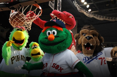 Και οι... μασκότ έχουν ψυχή! (photos+videos)