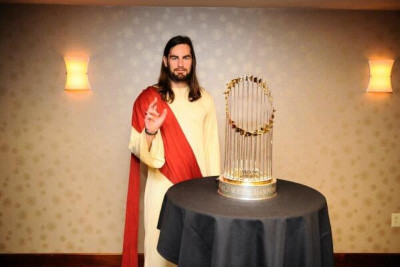 Χόκεϊ: Οπαδός ντύθηκε Ιησούς και γιουχαΐστηκε! (video)