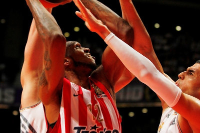 Ολυμπιακός: Μεγάλο κάρφωμα από Σίμονς (video)