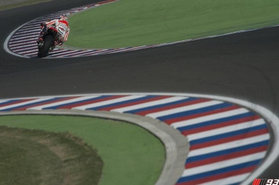 Moto GP: Χατ - τρικ... ο Μάρκεζ (videos)