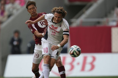 Ιαπωνία: Δύο νέα απίστευτα γκολ από Φορλάν! (video)