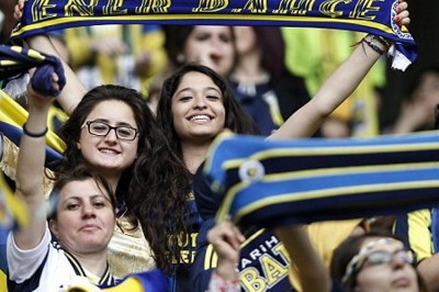 Φενέρμπαχτσε: Αποθέωση από 50.000 γυναίκες και παιδιά! (photos+videos)