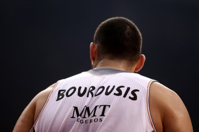 Ρεάλ Μαδρίτης: «Μόνο οι υπογραφές για Μπουρούση και Σλότερ»