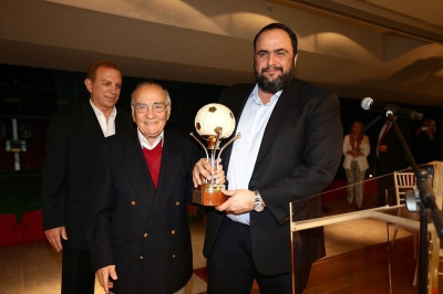 Ολυμπιακός: Βράβευση Μαρινάκη από Βετεράνους (photos)