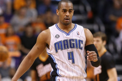 Σάρλοτ Χόρνετς: Στόχοι οι Αφλάλο και Νέλσον