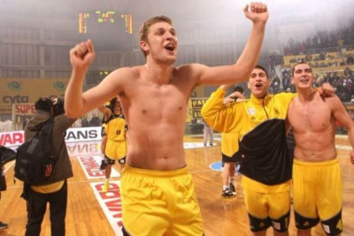 Άρης: Ακόμα μία διάκριση για Βεζένκοφ