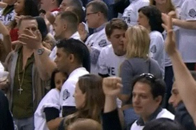 Τορόντο Ράπτορς: Όλοι πανηγύριζαν και αυτός... χυλόπιτα! (video)