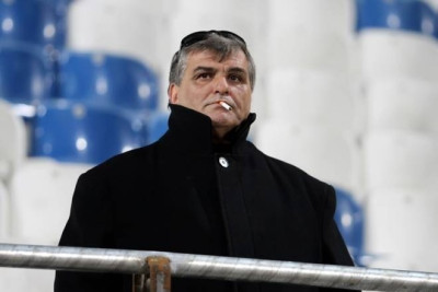 Στούπας: «Κατεβάστε τα παντελόνια»