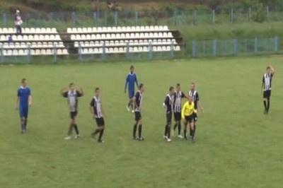 Σερβία: Διαιτητής έληξε το ημίχρονο ένα δευτερόλεπτο πριν από γκολ (video)