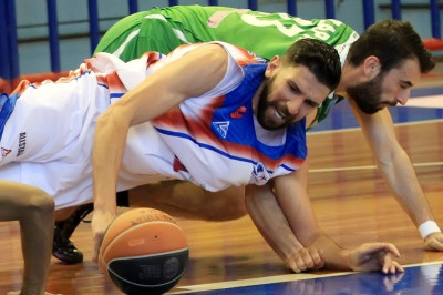 Μπατής: «Δεν θα πέσουμε αμαχητί με Ολυμπιακό»