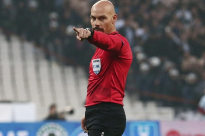 Διαιτησία: «Κρεμάει» τη σφυρίχτρα ο Κάκος