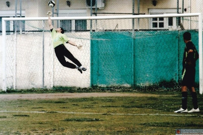 Κώστας Ιντζόγλου: Τερματοφύλακας με... χειρουργικά γάντια (photos+video)