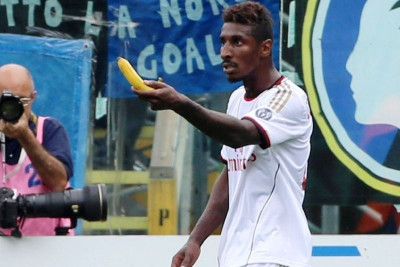 Μίλαν: Πέταξαν μπανάνα στον Κονστάντ (video)