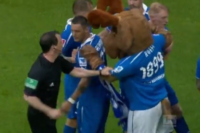 Μπουντεσλίγκα: Μασκότ αποβλήθηκε μετά από γκολ! (video)