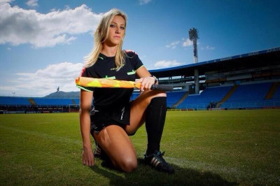 Παράγοντας για τη σέξι Βραζιλιάνα επόπτρια: «Να ποζάρει για το Playboy» (photos+video)