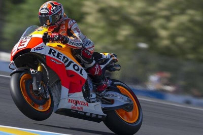 Moto GP: Τίποτα δεν αφήνει ο Μάρκεζ (videos)