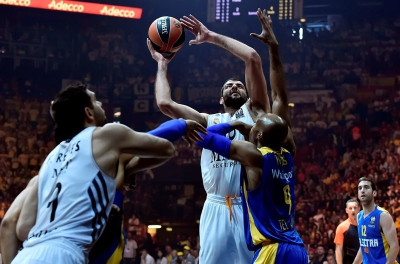 Μπουρούσης: «Καλύτερη η Μακάμπι στο κλειστό ματς» (photos)