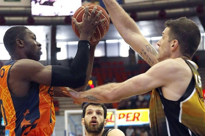 Βαλένθια: «Έπιασε» τη Ρεάλ στην κορυφή