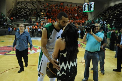 Μακάμπι Χάιφα: Στα ημιτελικά με... φιλιά στο στόμα! (photos+videos)