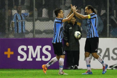 Brasileiro: Ανατροπή και κορυφή για Γκρέμιο (videos)