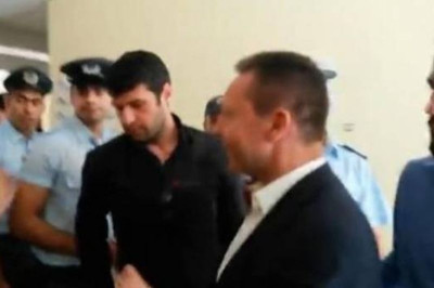 Εκλογές 2014: Άγριο κράξιμο στον Στουρνάρα την ώρα που ψήφιζε (vid)