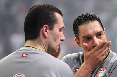 Χυδαιότητες στο ΣΕΦ: Δύο μέτρα και δύο σταθμά από τους διαιτητές