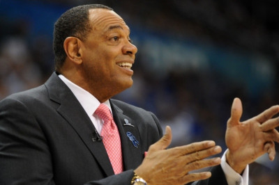 Λος Άντζελες Λέικερς: Σκέψεις και για Χόλινς