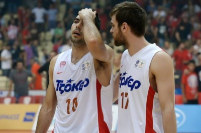 Συναινούν οι παίκτες του Ολυμπιακού με τα καμώματα των Αγγελόπουλων;