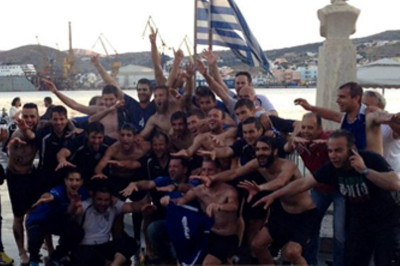 Αιολικός: Βούτηξαν στο λιμάνι για την άνοδο οι παίκτες! (video)