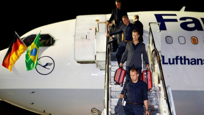 Mundial 2014: Έφθασε σοκαρισμένη η «νάσιοναλμανσαφτ»(photos)