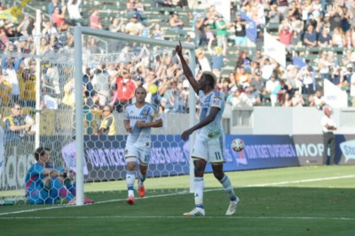 MLS: Πάλι στραβοπάτημα για Γκάλαξι (videos)
