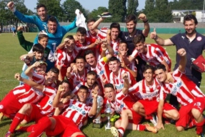 Ολυμπιακός: Κατέκτησαν κούπα οι 16χρονοι