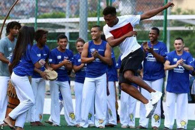 Mundial 2014: Οι Άγγλοι χορεύουν καποέιρα (video)