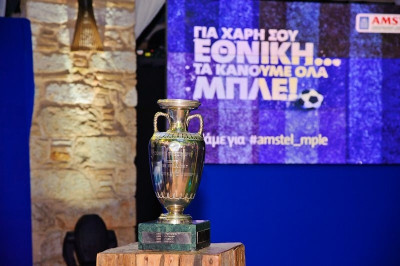 Τα έκανε όλα μπλε για την Εθνική η Amstel (photos)