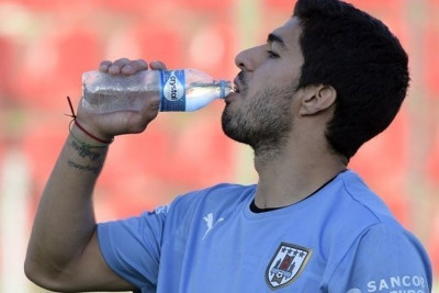 Ουρουγουάη - Κόστα Ρίκα: «Φουλάρει» ο Σουάρες