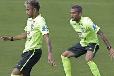 Μουντιάλ 2014: Έγιναν ξανθοί Νεϊμάρ και Άλβες (photos+video)