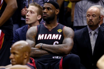 Μαϊάμι Χιτ: Δεν δέχεται μείωση αποδοχών ο Λεμπρόν