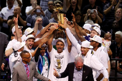 Σαν Αντόνιο Σπερς: Μεθαύριο η παρέλαση και «μεγάλα» βίντεο