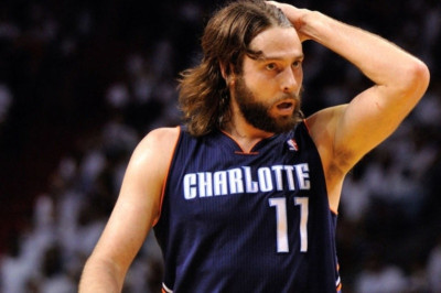 Σάρλοτ Χόρνετς: Έρχονται οι φανέλες, φεύγει ο Μακ Ρόμπερτς