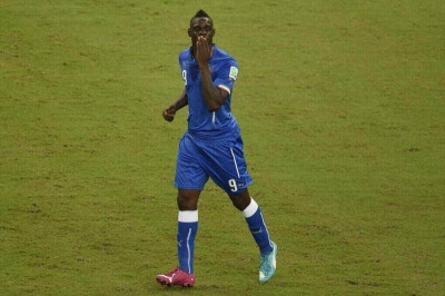 Παγκόσμιο Κύπελλο 2014: «Κερνάει» μπίρα ο Μπαλοτέλι