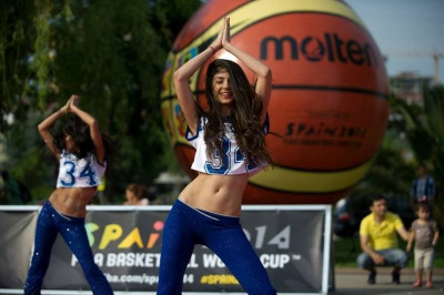 Παγκόσμιο Κύπελλο: Εντυπωσίασαν οι χορεύτριες της Εφές (photos)