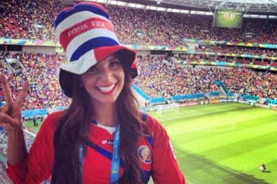 Παγκόσμιο Κύπελλο 2014: Κοσταρικανή ρεπόρτερ προκαλεί... εγκεφαλικά! (photos+video)