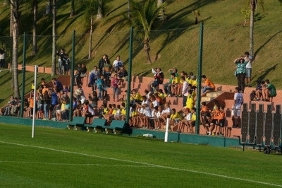 Ελλάδα – Ακτή Ελεφαντοστού: Αποθέωσαν τους «ελέφαντες» 100 παιδιά (video+photos)