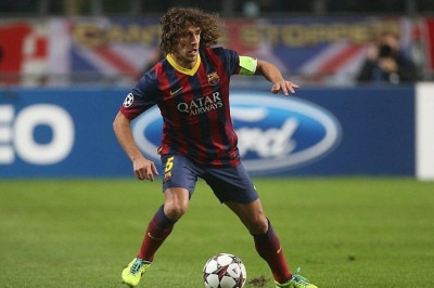 Κάρλες Πουγιόλ: Ηλιοθεραπεία σε παραλία με μπύρες (photos)