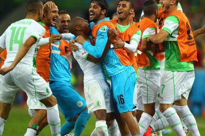 Παγκόσμιο Κύπελλο Ποδοσφαίρου 2014: Καπνογόνο από Αλγερινούς! (video)