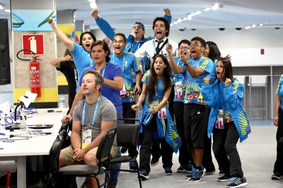 Μουντιάλ 2014: Τρελάθηκαν οι εθελοντές με τη Βραζιλία (photos)