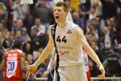 Ολυμπιακός: Ελεύθερος από Παρτιζάν ο Μπέρτανς