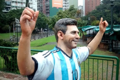 Παγκόσμιο Κύπελλο Ποδοσφαίρου 2014 – Προημιτελικοί: Βεβήλωσαν το άγαλμα του Μέσι! (photos)