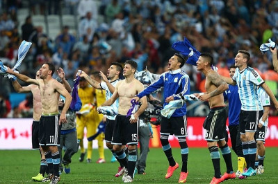 Παγκόσμιο Κύπελλο Ποδοσφαίρου 2014 – Ημιτελικοί: Οι πανηγυρισμοί των Αργεντινών (videos)